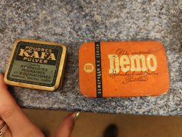 zwei vintage dosen