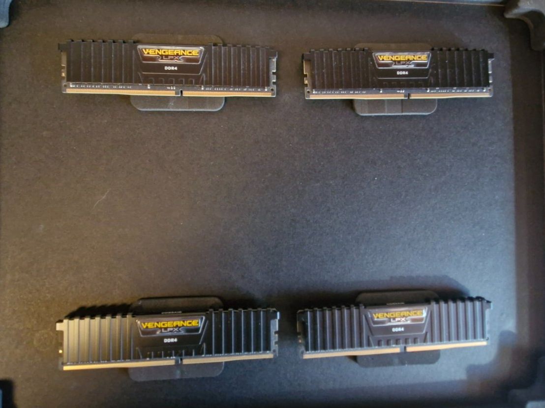 Corsair Memoria / RAM: Arbeitsspeicher zu Verkaufen – Usato da Dussnang venduto da Dynu 1