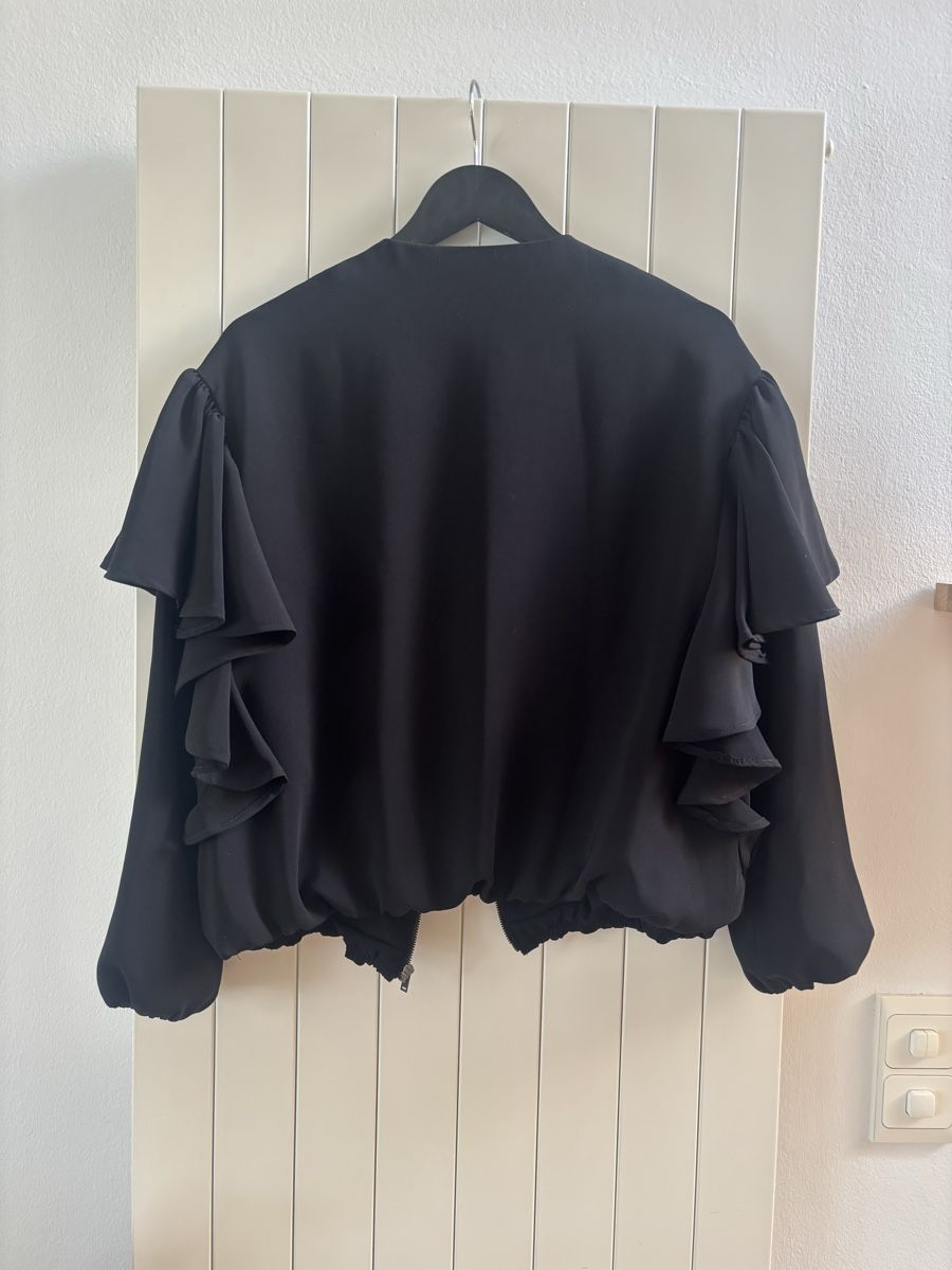 Zara Giacche: Zara Basic Black Ruffle Bomber Jacket - Size M - Chic! – Nuovo e nell'imballaggio originale da Genève venduto da chl_zc89 4