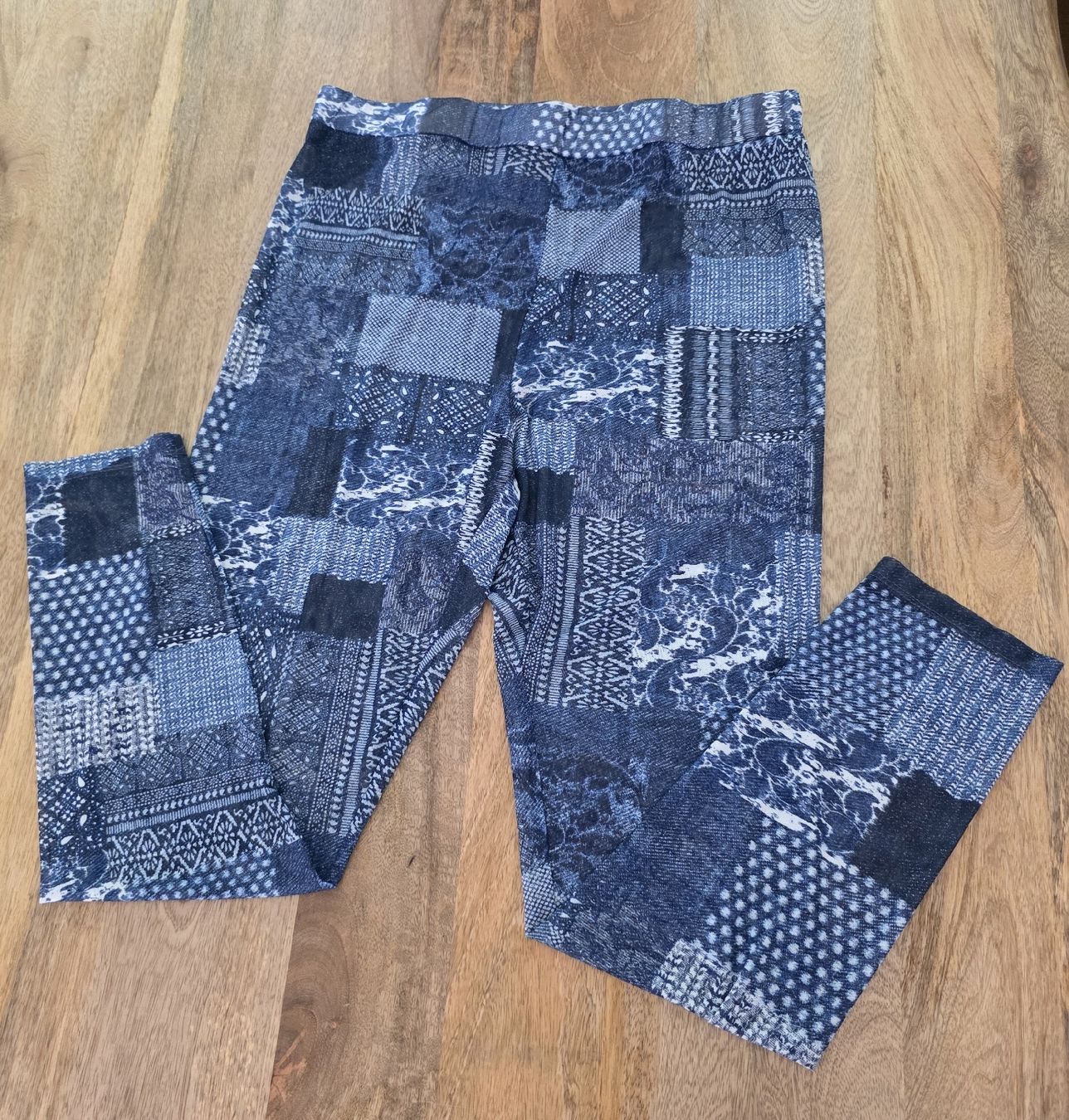 Pantaloni: Damen Leggins  Patchworkprint Blau Grösse XL Durchsichtig – Nuovo (secondo la descrizione) da Rheinsulz venduto da Gilea 2