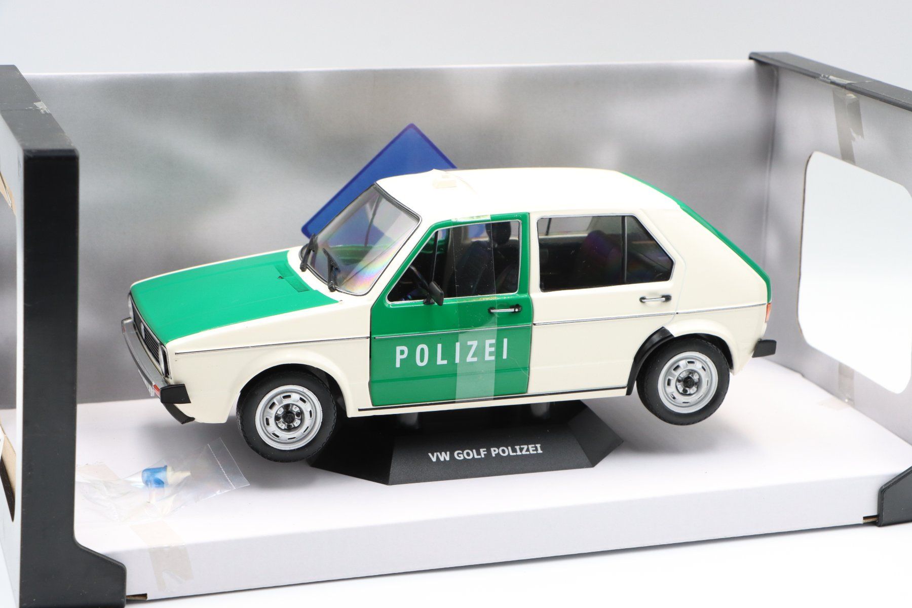 Volkswagen Modellini d'auto: VW Golf 1 1974 Polizei 1:18 Solido – Nuovo e nell'imballaggio originale da Bühl b.Aarberg venduto da modelldiecast 3