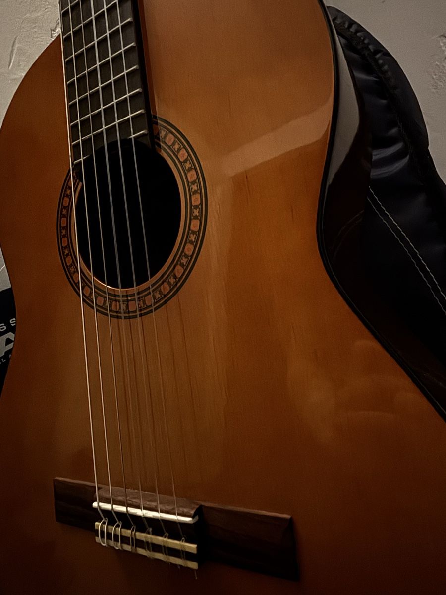 Yamaha Strumenti musicali: Guitare Classique Yamaha – Usato da Le locle venduto da cla_nv8m 4