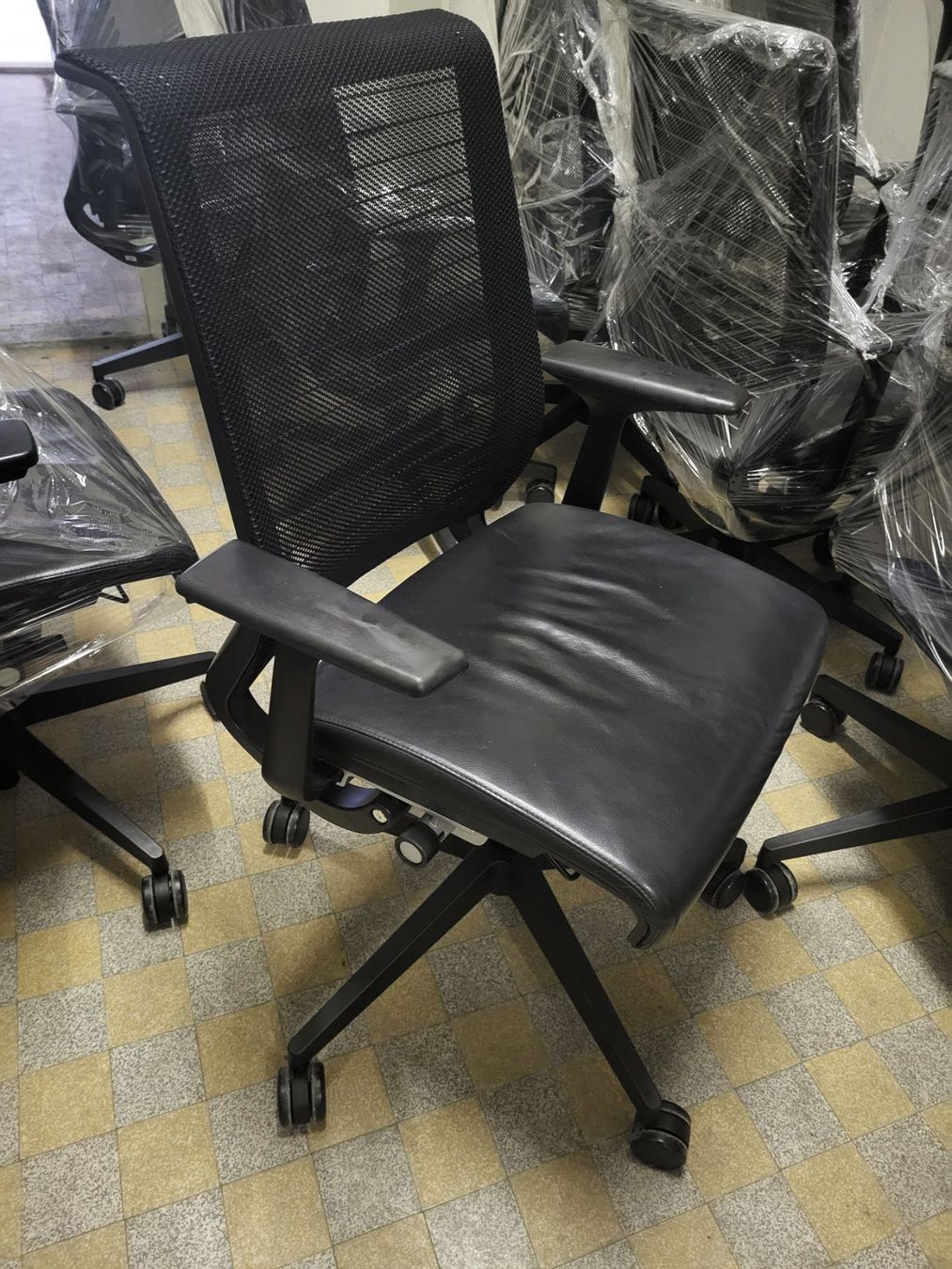 Steelcase Sedie: Bürostühl leder Steelcase ergnomisch – Usato da Diessenhofen venduto da Osio