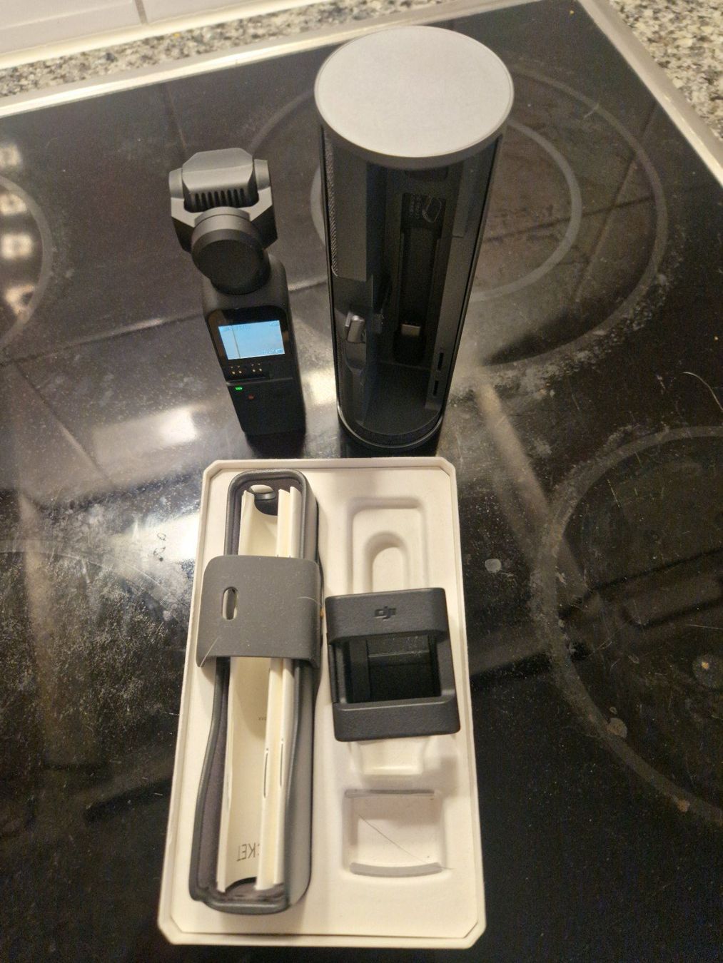 DJI Camcorder: DJI Osmo Pocket Kamera mit Ladecase – Gebraucht aus Port von ferrari93 3
