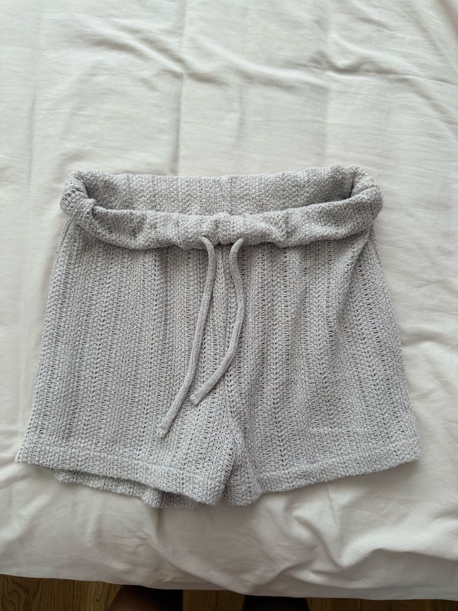 H&M Hosen: H&M Strick Shorts beige Grösse XS – Gebraucht aus Volketswil von azypazy
