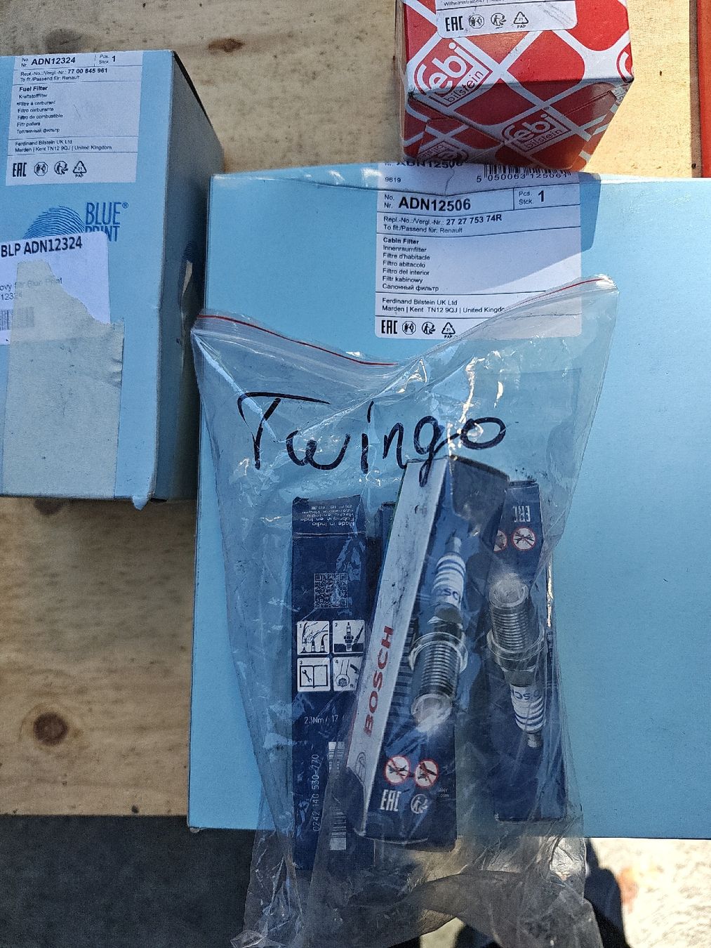 Toutes les pièces auto: Service Material komplett Twingo – Neuf (Voir description) à Niederuzwil par Adler740 1