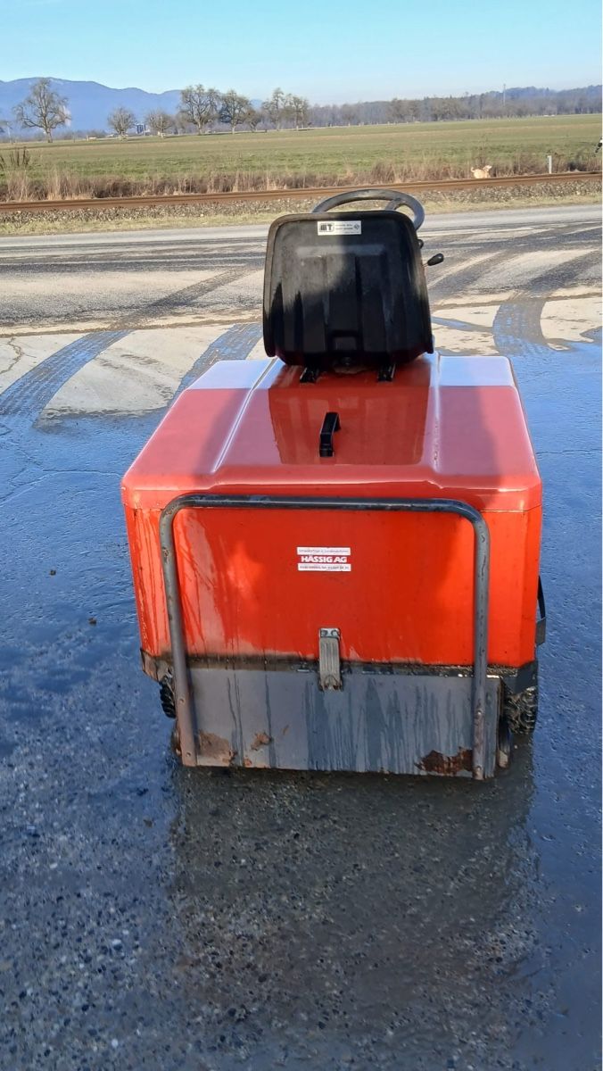 Tutte le macchine: Kleine Putzmaschine – Usato da Niederbipp venduto da baggerch 1