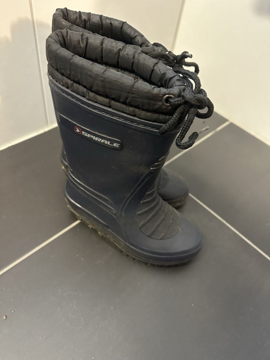 Scarpe da uomo: Warme Winterstiefel, Grösse 28 – Usato da Steinhausen venduto da Corinne40149