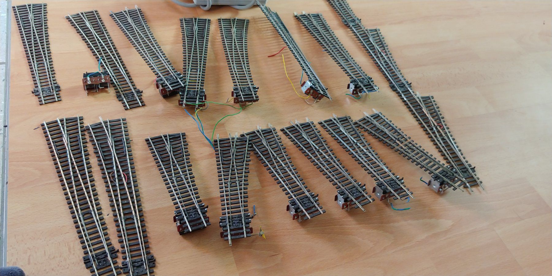 Modelleisenbahnen: Peco Gleise mit Trafo HO – Gebraucht aus Waltenschwil von Ardnas007 1