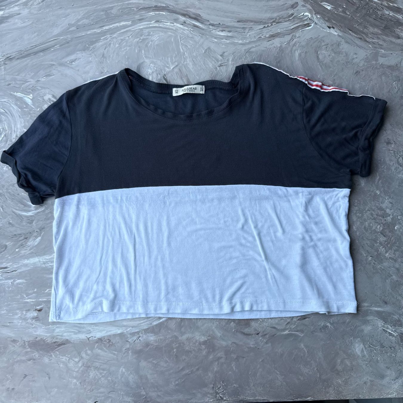 Pull&Bear T-shirt: T-shirt Pull&Bear noir et blanc – Usato da Thônex venduto da Suisse.Shopping 2