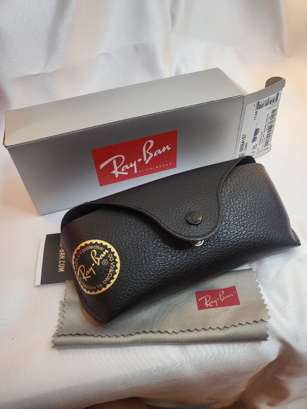 Ray-Ban Occhiali & Lenti: NEUE Ray Ban Sonnenbrille Hülle  – Nuovo e nell'imballaggio originale da Hellbühl venduto da d.d.d.125 4