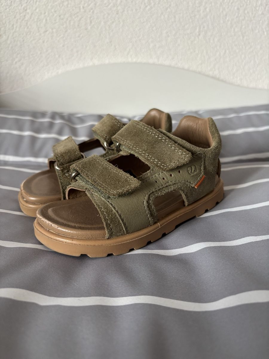 Scarpe per ragazzi: Sandalen, Grösse 24 – Usato da Schleinikon venduto da Jessica_Lutishi 1