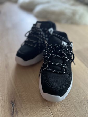DC USA Skateboard Shoes