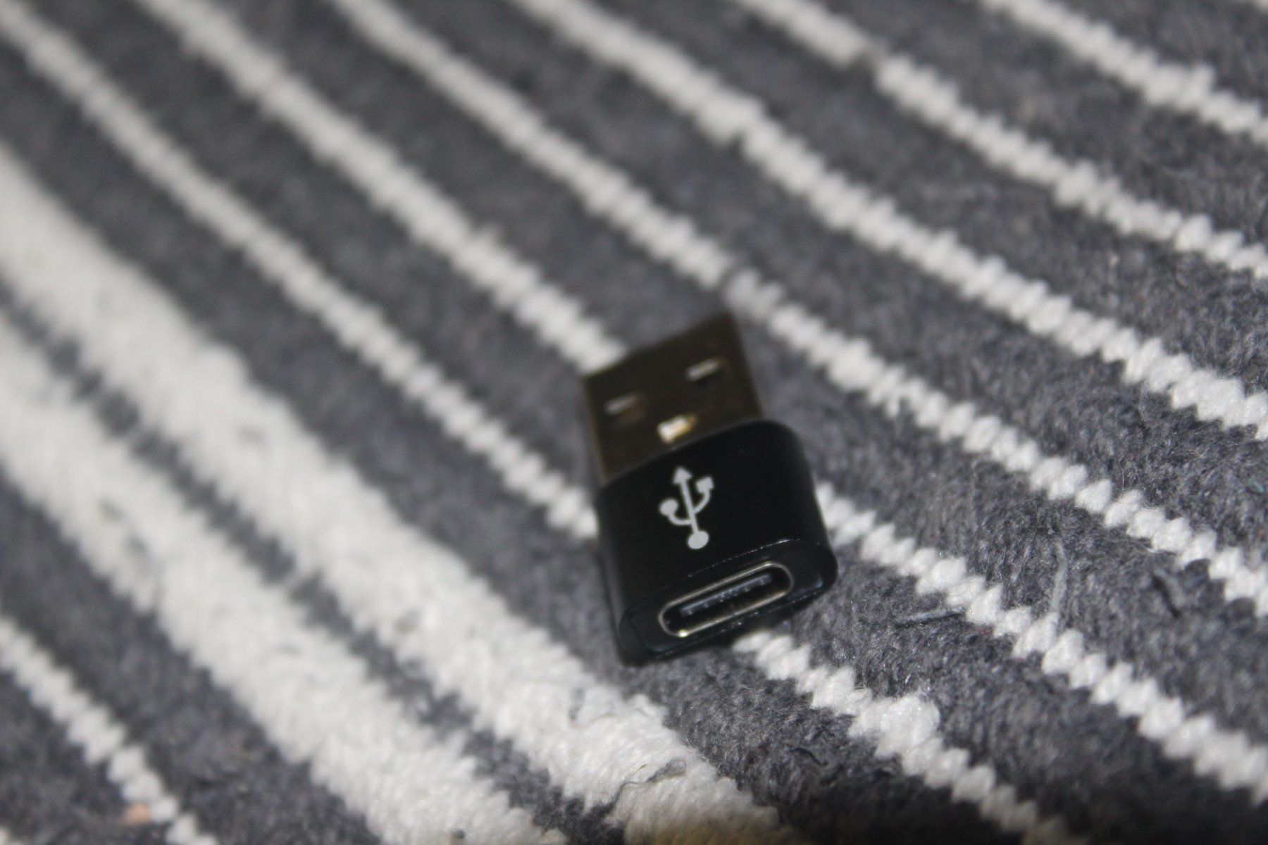 Unità & Adattatore: iphone ipad  USB C auf USB A Adapter schwarz Konverter – Nuovo (secondo la descrizione) da Kirchdorf AG venduto da Aarereussshop