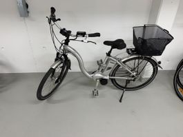 E-Bike Flyer silber mit Korb, Damenrad, 28 Zoll