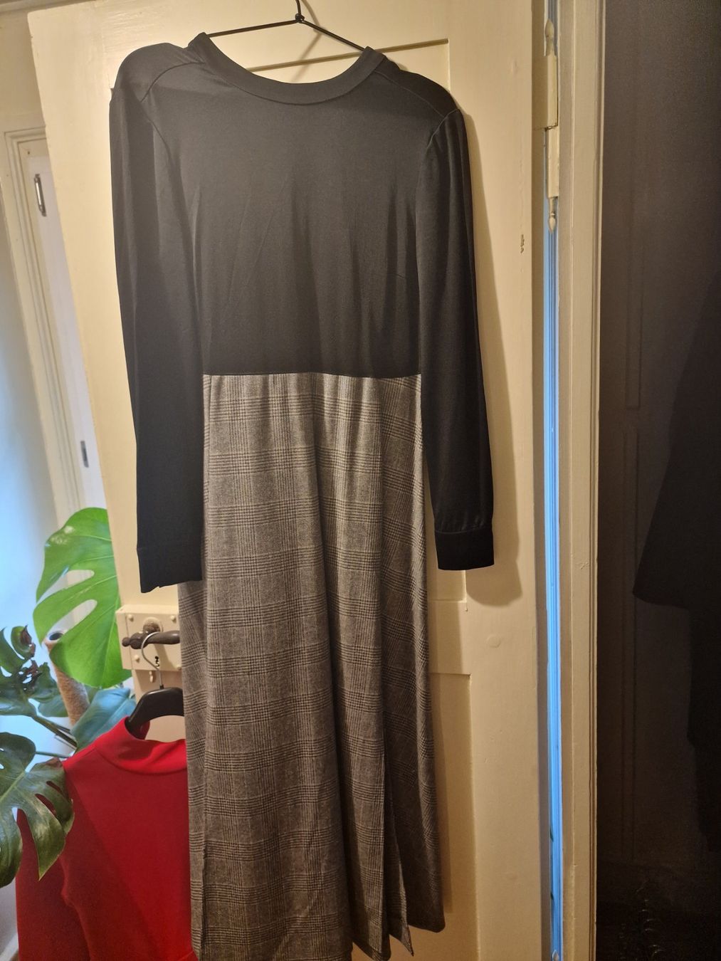 Twinset Vestiti: Kleid TWINSET schwarz G36 – Nuovo (secondo la descrizione) da Oberuzwil venduto da ftaki