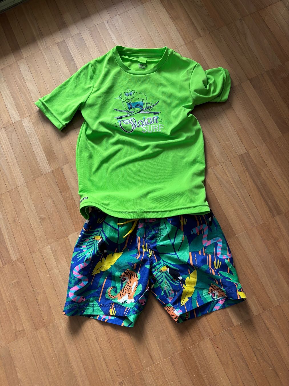Costumi da bagno: Badehose Grösse 104 und UV-Shirt – Usato da Zürich venduto da mhug1