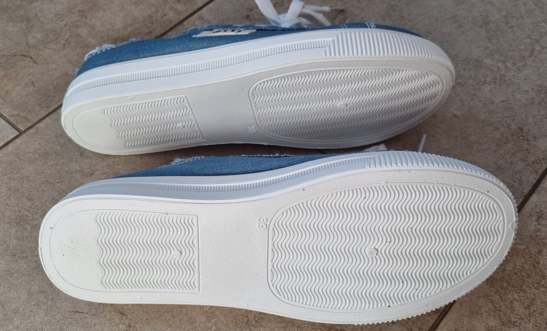 Chaussures femmes: Canvas Sneakers gr.38 – Neuf (Voir description) à Grossdietwil par GNOM313 2