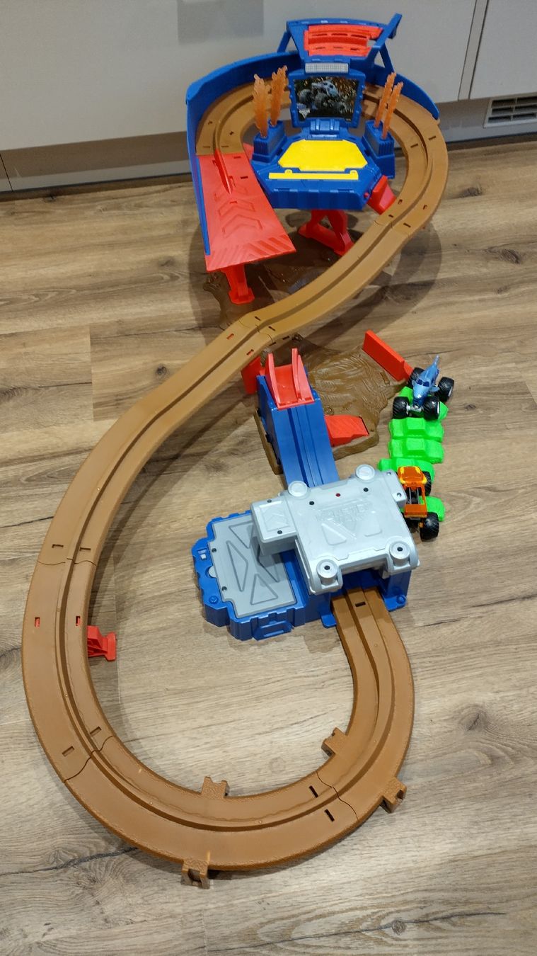 Giocattoli: Monster Jam Supercharge Speedway Set – Usato da Menznau venduto da khold82 1