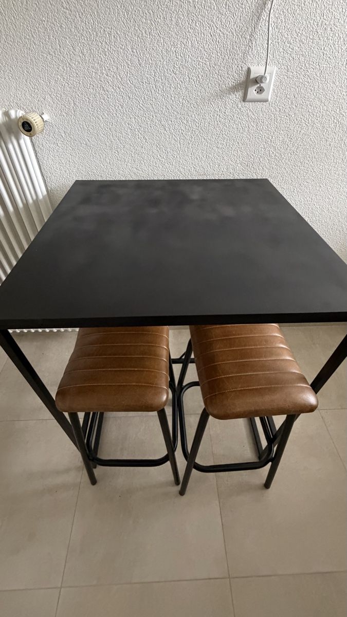 Tischgruppe: Table et chaises hautes – Gebraucht aus Peseux von eli_9h9y 1