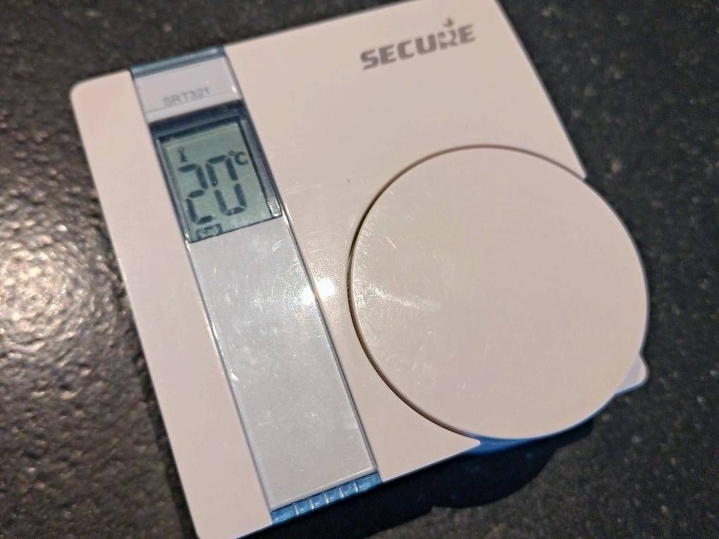 Interruttori: Thermostat mural à piles Z-Wave – Usato da Froideville venduto da Sergio80 3