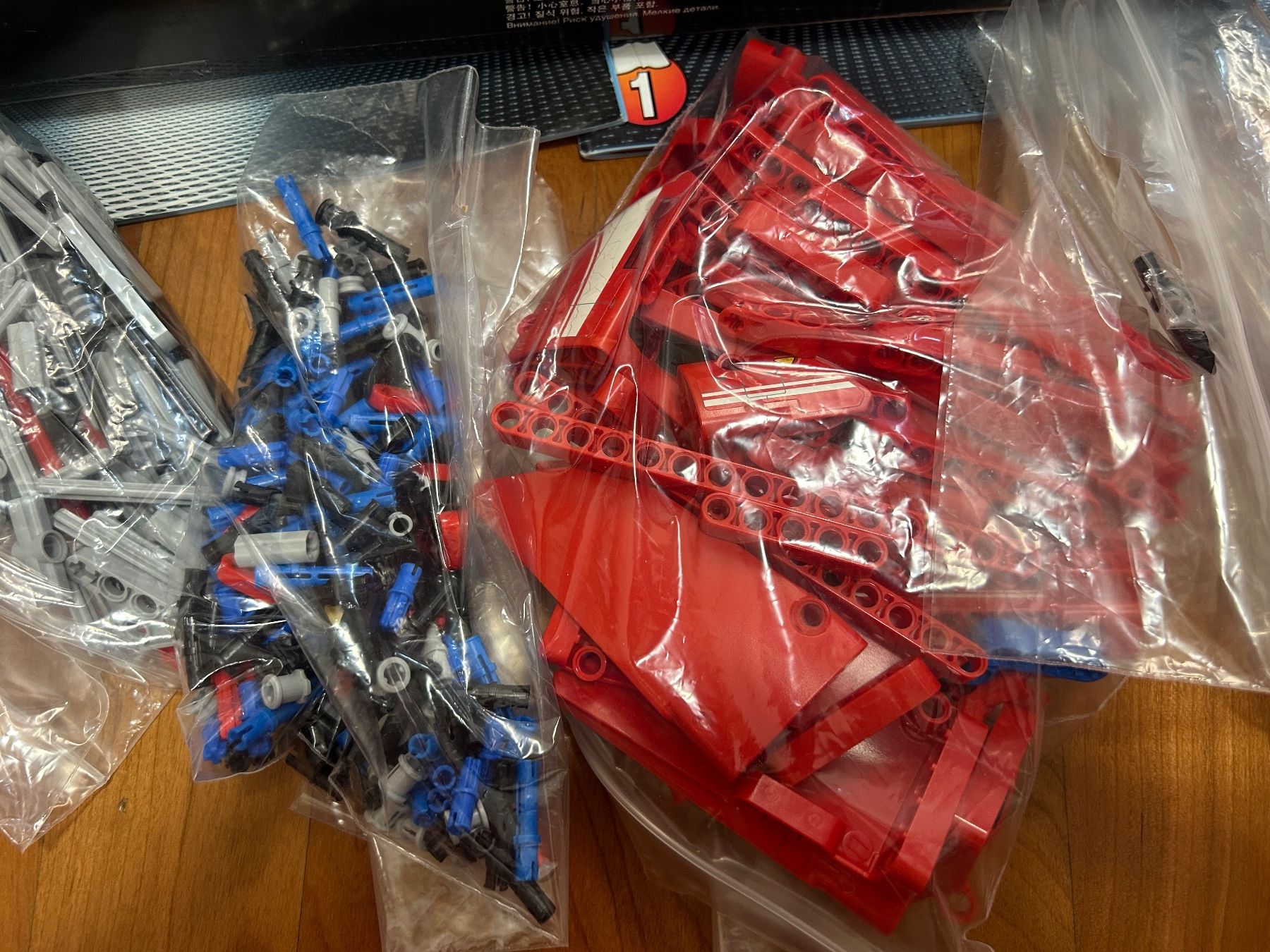 Technics Kit di costruzioni: LEGO Technic Düsenflugzeug 9394 – Usato da Zürich venduto da timsinde 2