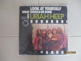 Uriah Heep – Look At Yourself