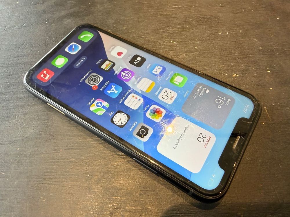 Apple Telefoni cellulari / Smartphones: iPhone Xr 64GB schwarz – Usato da Giubiasco venduto da HossesCH 3