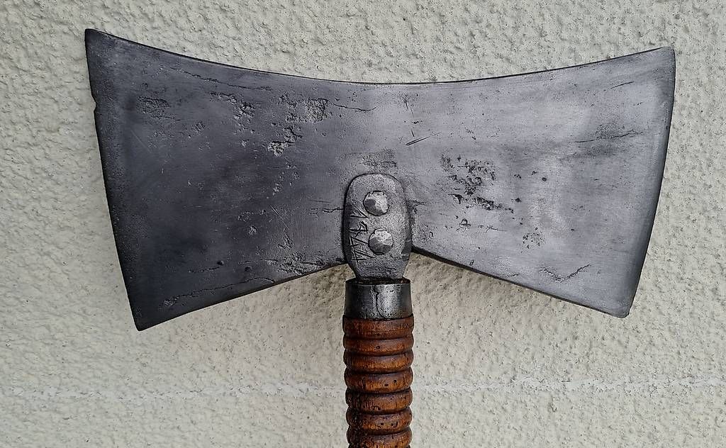 Tous les outils: Museales Zunft- oder Amtsbeil der Metzgerzunft datiert 1744 – D'occasion à Frasnacht par Carawill 4