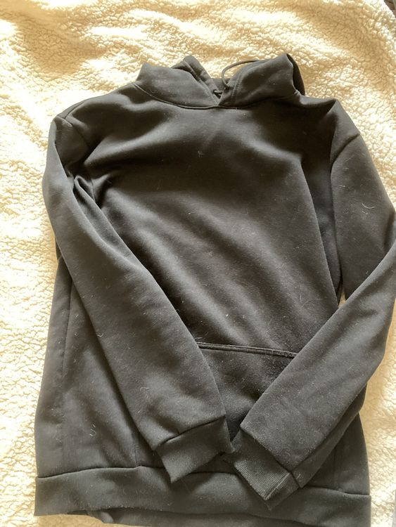 Pulls & Sweat-shirts: Pull noir à capuche – D'occasion à Boudry par mor_vt5m