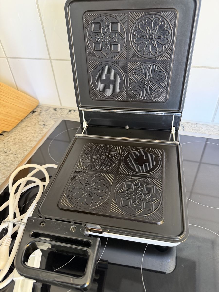 Sigg Küchengeräte: Sigg Brezeleisen mit Schweizer Sujet – Gebraucht aus Zürich von sne.swiss 3