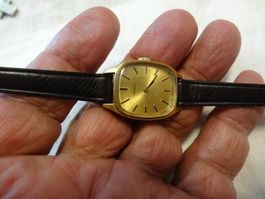 TISSOT SEHR KLEINE DAMEN UHR.HANDAUFZEUG.LÄÜFT---20X21MM