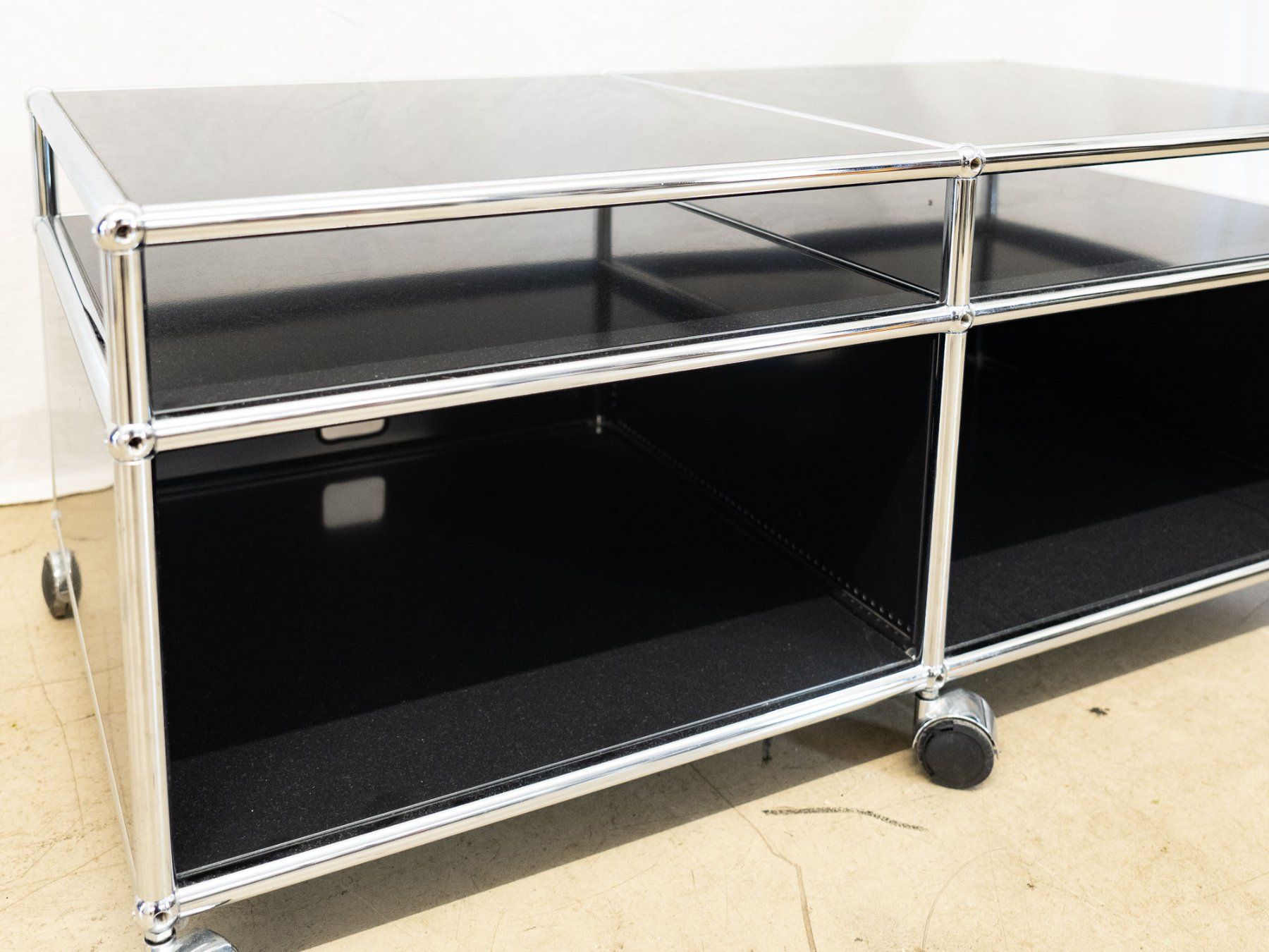 USM Cassettiere: USM Haller Lowboard - auf Rollen, schwarz - Ref. 05/44 – Usato da Au ZH venduto da BrockiAu 1