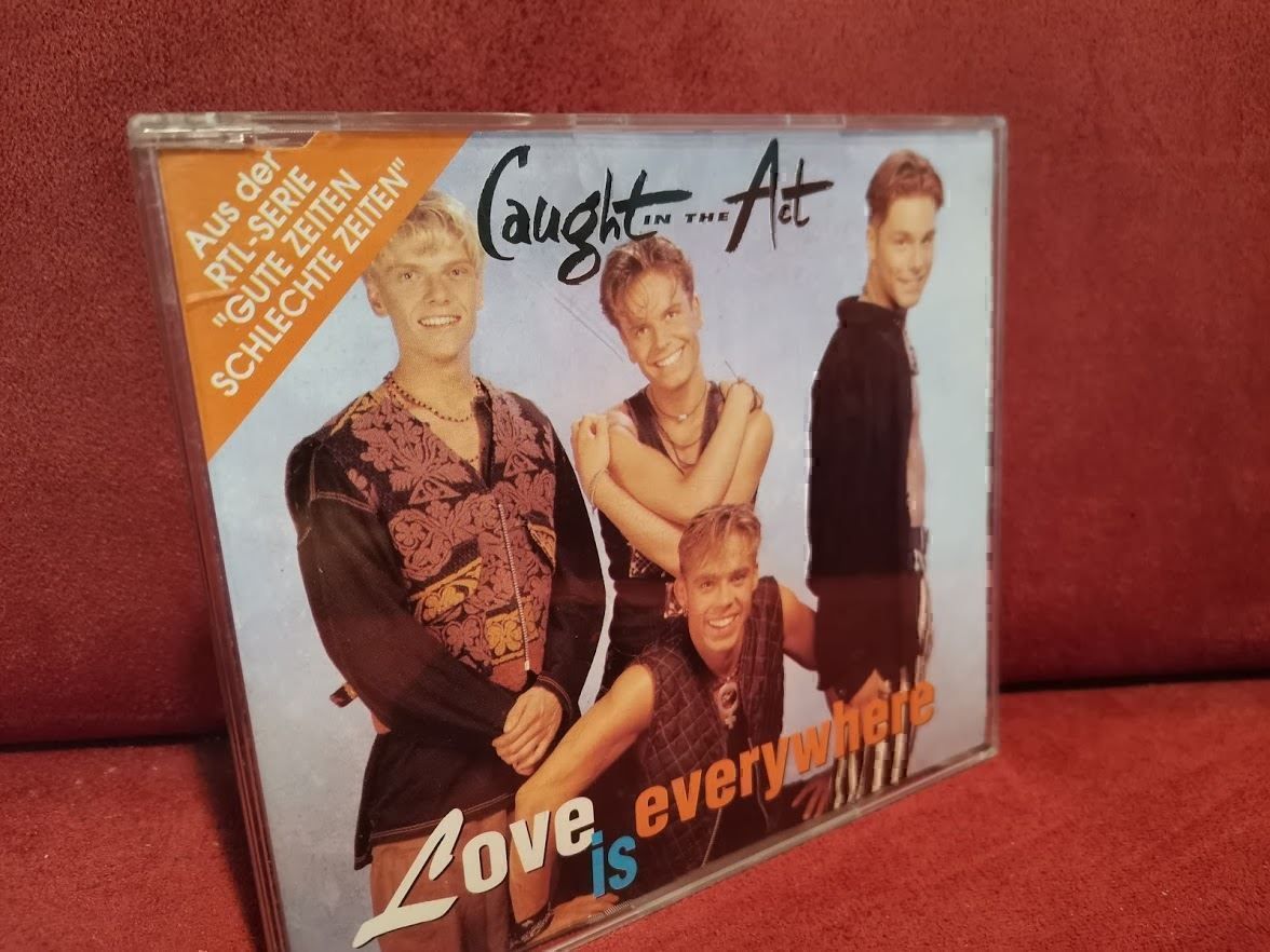 CD: Caught in the act CD-Single Love is everywhere – Usato da Zofingen venduto da noise123