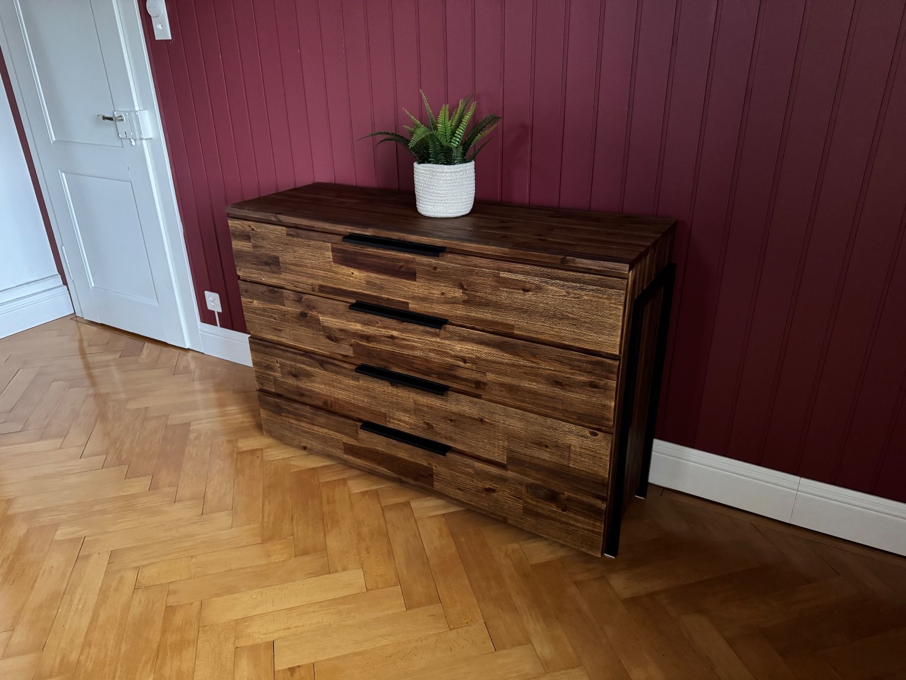 Livique Cassettiere: Sideboard / Kommode massiv – Usato da Suhr venduto da SidBo 1