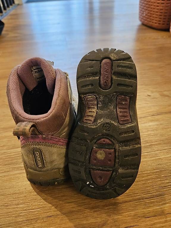 Scarpe per ragazzi: Div. Schuhe Gr. 23 – Usato da Zuchwil venduto da Sparkling_85 2