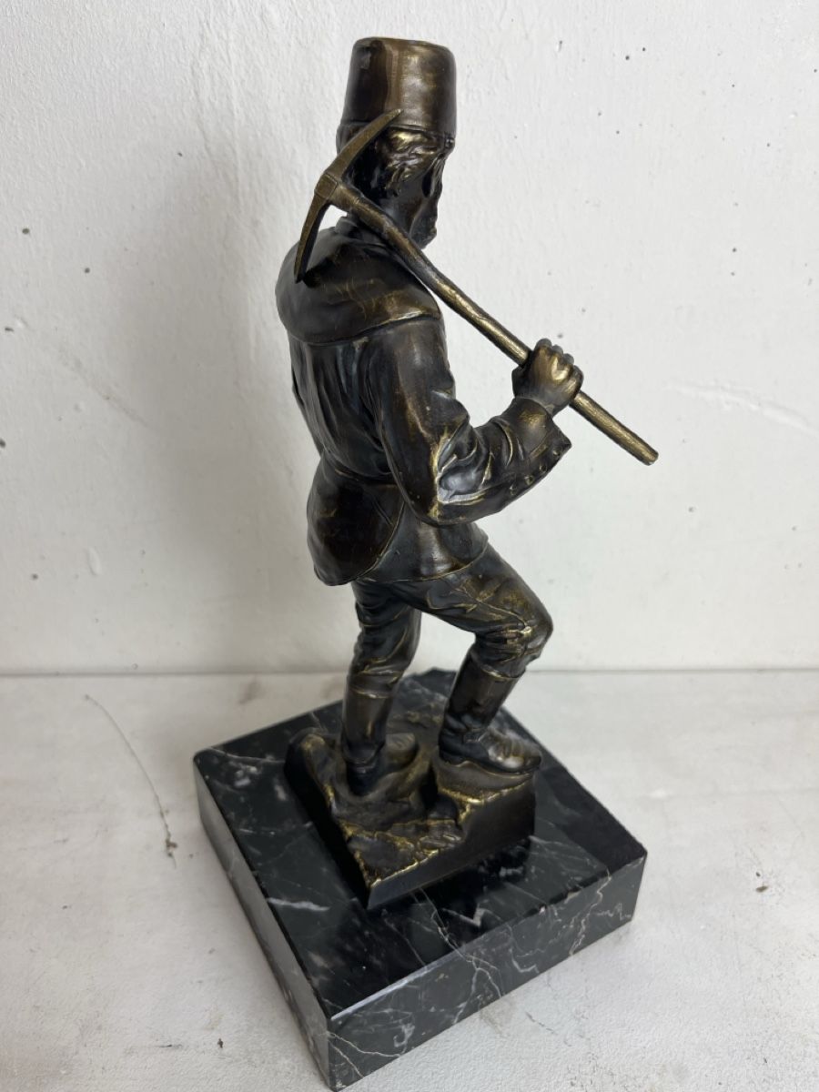 Figurines: Antike Bronce Figur auf edlem  Marmorsockel – D'occasion à Dettighofen par Moshop 6