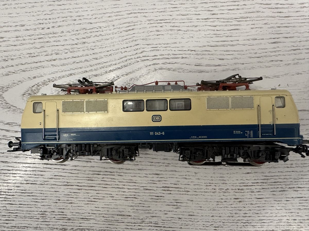 Märklin Modellini di ferrovie: Märklin 3042 DB BR 111 – Usato da Lupsingen venduto da New-Haven 3