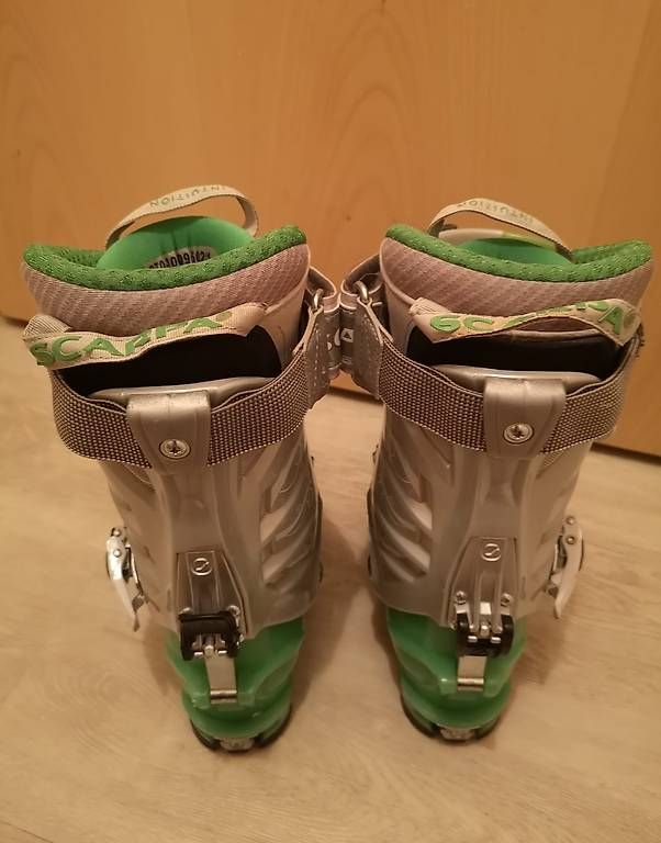 Scarpe da donna: Scarpa Touren Skischuh  – Usato da Naters venduto da Keks91 1