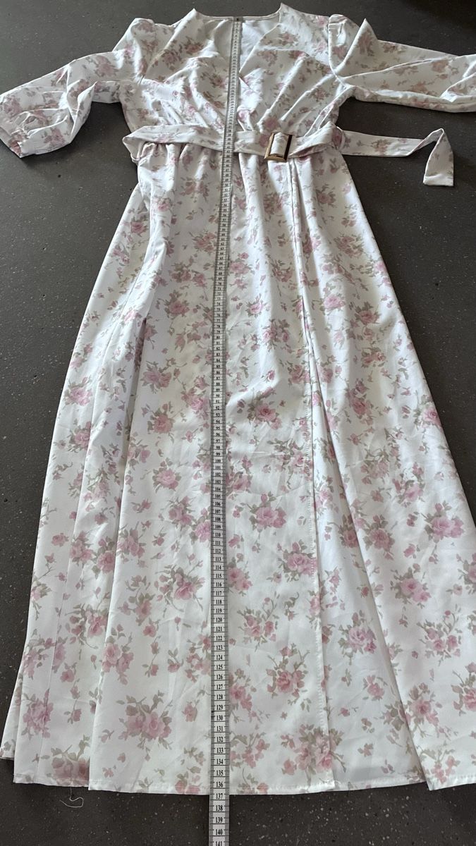 Robes: Kleid mit Blumenmuster und Gürtel Langarm Grösse M – Neuf (Voir description) à Bäretswil par Viechel 4