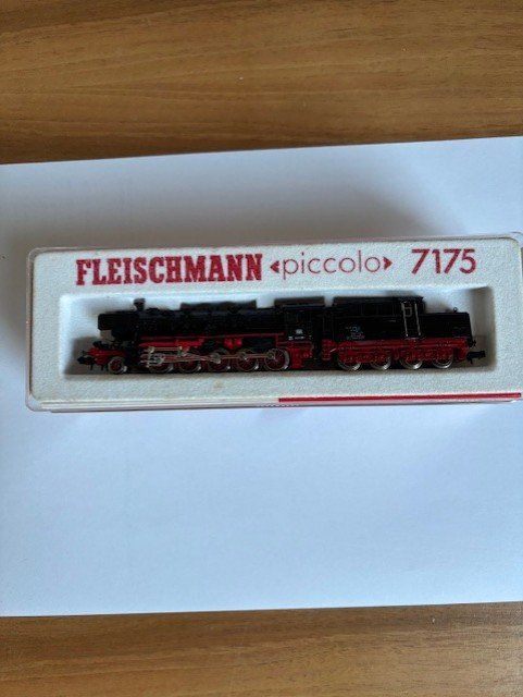 Fleischmann Modellini di ferrovie: Dampflok Fleischmann piccolo 7175 mit OVP Spur N  DB – Usato da Rudolfstetten venduto da saniwiden