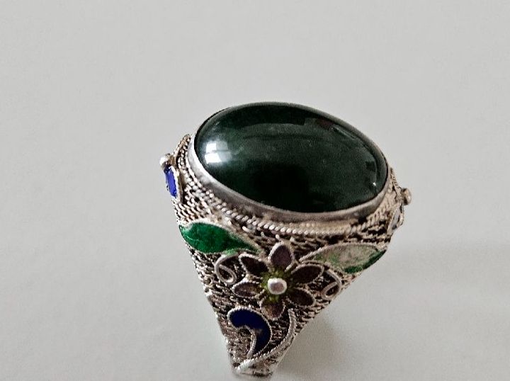 Ringe: Silberring mit grünem Edelstein und Emaille, Gr. 57 – Defekt aus Urdorf von Colina 3