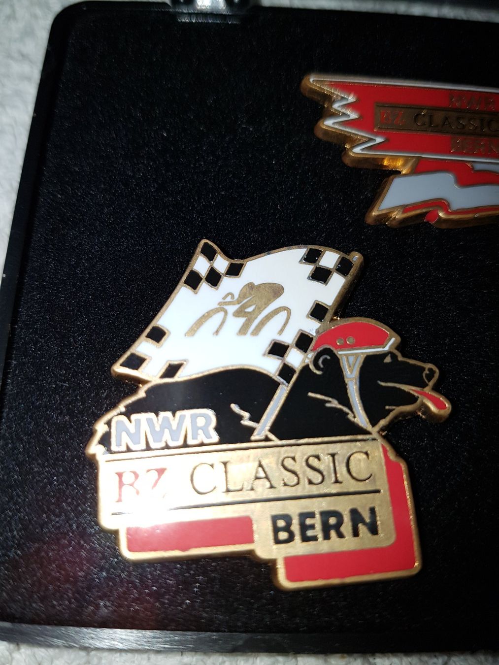 Placchette & Badge: 3er Set BZ Classic Bern Velo Pins – Usato da Belp venduto da Guadalupe84 1
