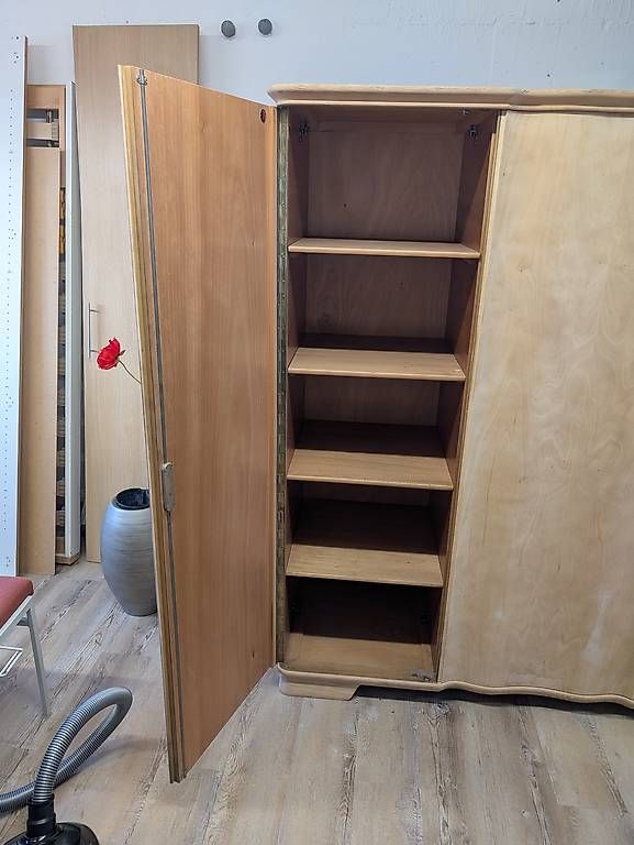 Armadi: Armoire restaurée ancienne – Usato da Sorens venduto da jd.silva 1