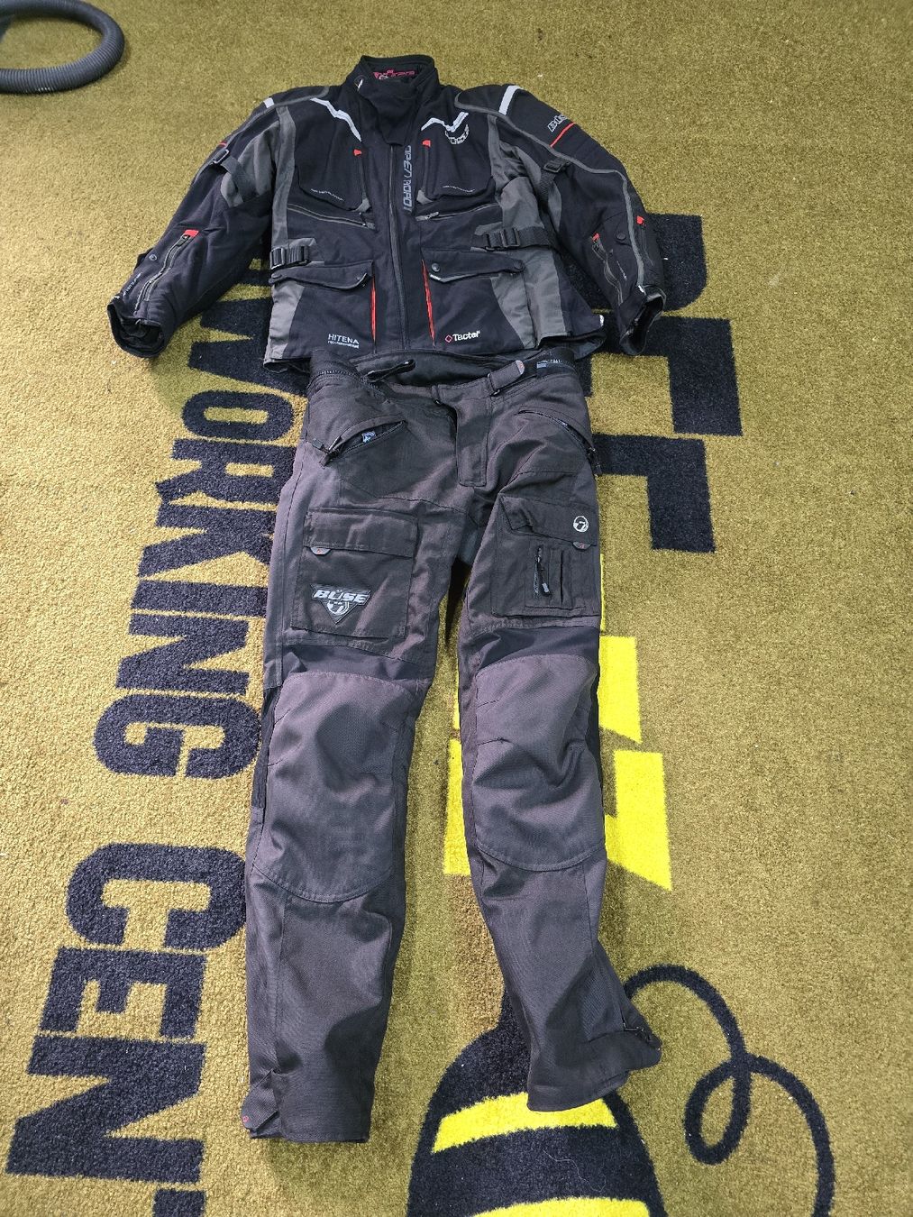 Completi: Tenue de moto Held – Usato da Bichelsee venduto da Werkou