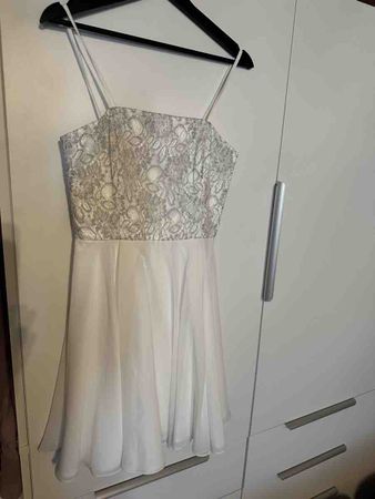 Sommerkleid weiss mit Spitze Träger neuwertig