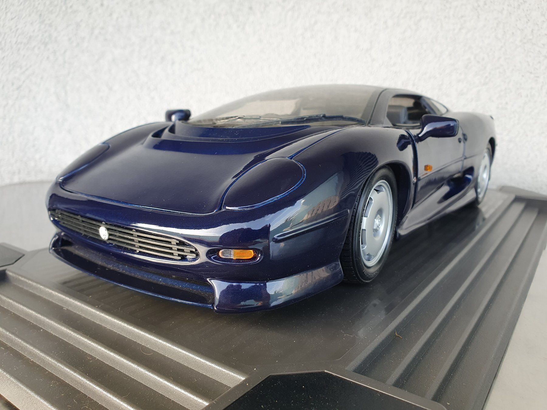 Maisto Modellautos: Jaguar XJ 220 1:12 – Neu und originalverpackt aus Studen BE von kissyves05