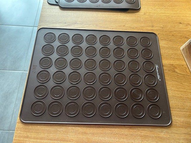 Backformen: Macarons dank antihaftbeschichteter Silikonmatte – Gebraucht aus Evilard von inf_9ff9