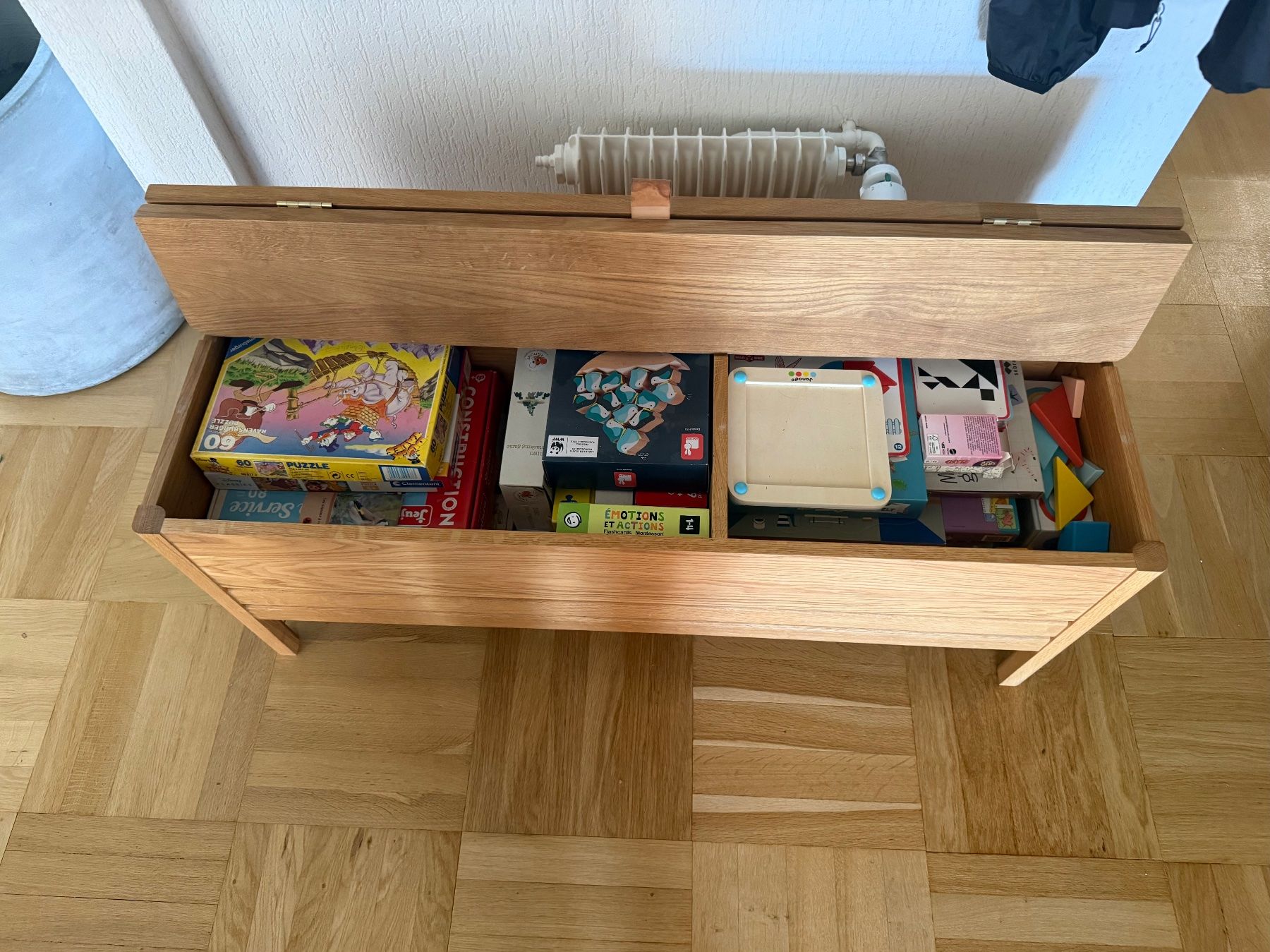 Panchine: Banc coffre Form & Refine en chêne – Usato da Chêne-Bougeries venduto da Margot_Orso 2