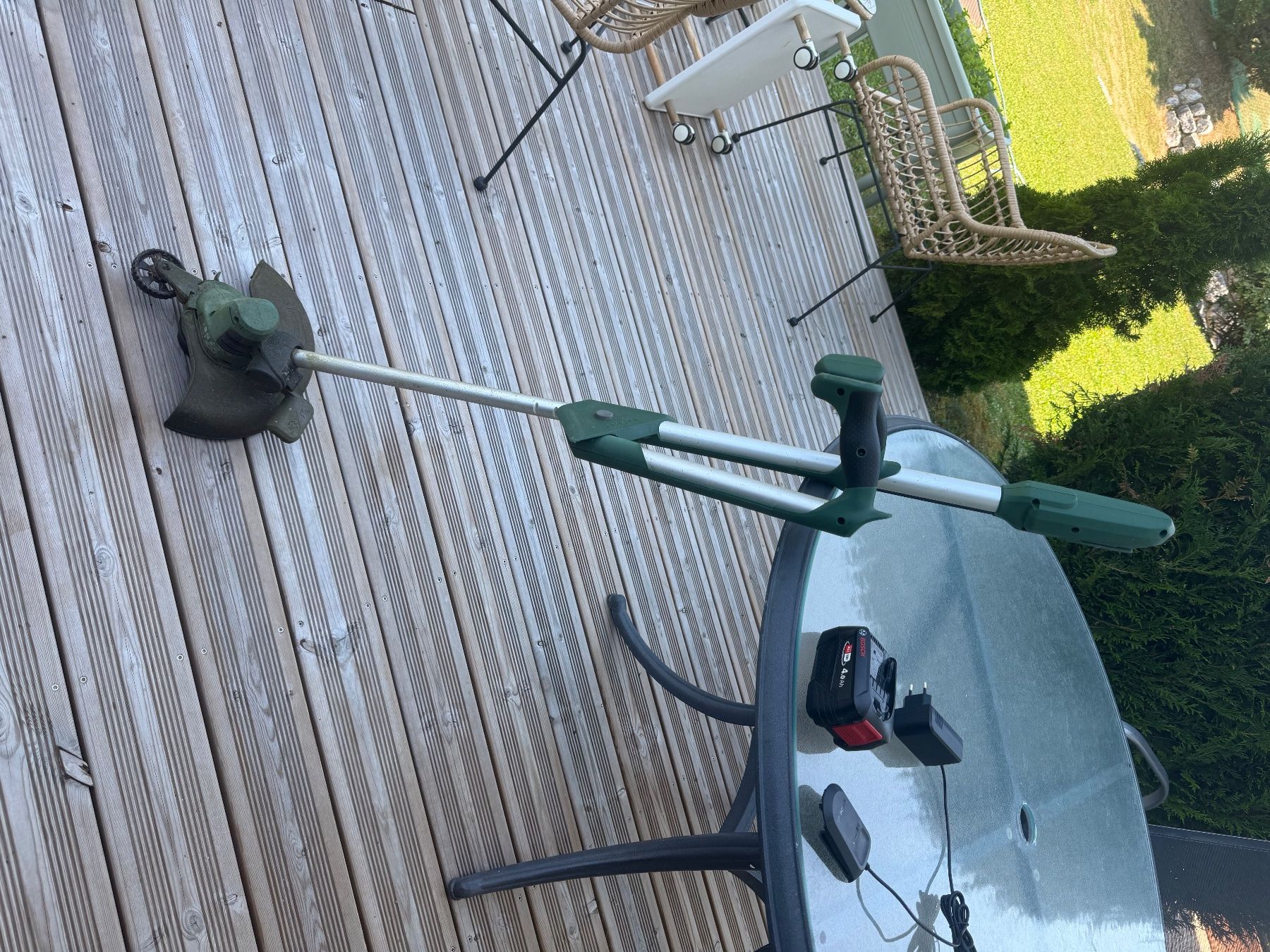 Tutte le macchine: Débroussailleuse Bosch Universalgrasscut 18-260 + accu 4ah – Usato da Le Mont-sur-Lausanne venduto da arnaud.burri 2